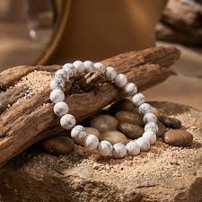 Read more about the article Howlite Bracelet – The Elegant White Gemstone of Calmness, Patience & Inner Peace
